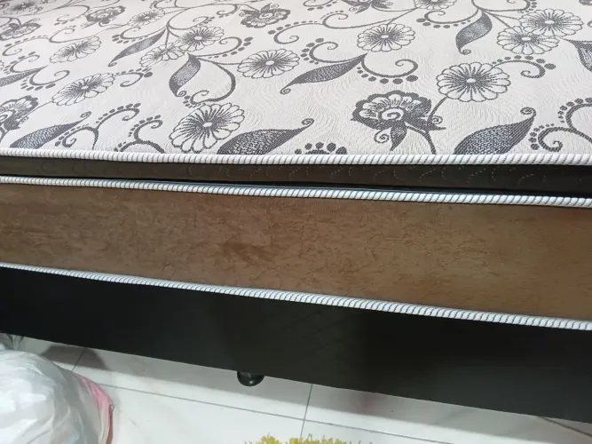 Cama box solteiro ,semi nova,pouco usa, muito boa.