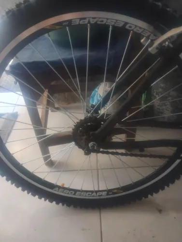 Vende-se dois aros 26 aero com pneus e camara de ar novas(retirar no local)