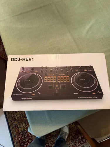 Controladora Pioneer DJ DDJ-REV1