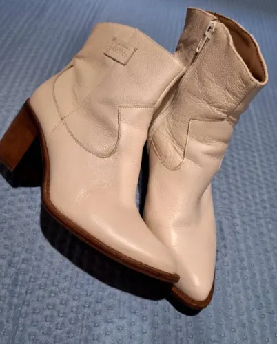 Bota, Loucosesantos, Off-white em couro legítimo.