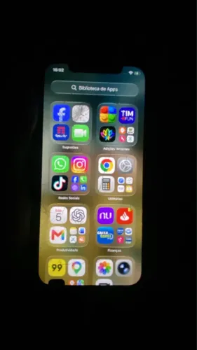 iPhone 12 trincado a tela a traveira 