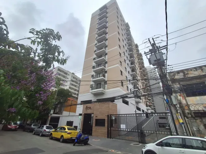 Apartamento com 2 qtos, varanda, vaga garagem em condomínio novo
