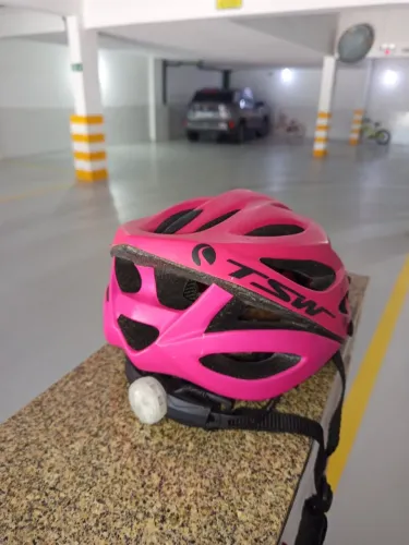Dois (02) capacetes ciclismo 
