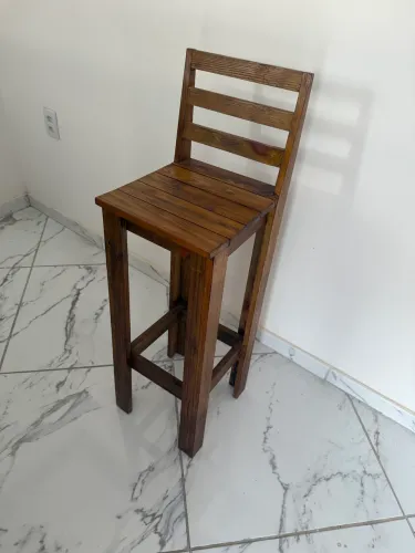 Banqueta de madeira