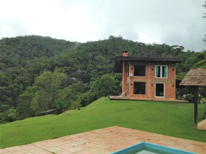 Vendo Sítio em Condomínio Fechado em Alfredo Chaves com 7.500m² - R$ 1.500.000