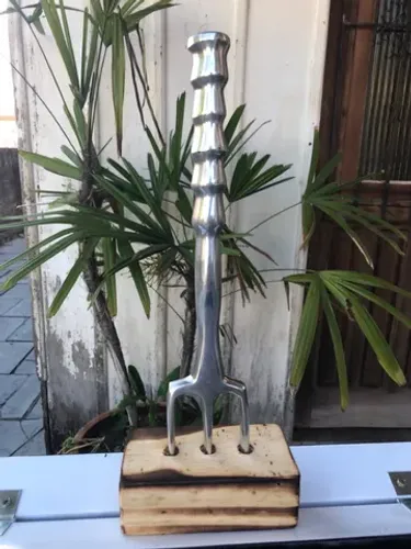 Garfo tridente em alumínio fundido