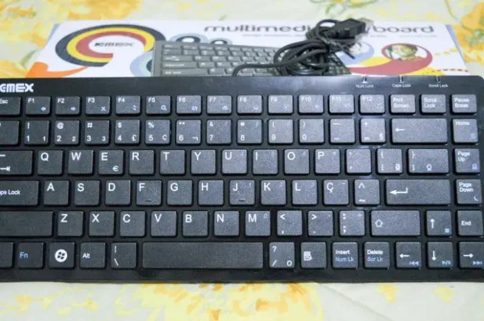 Teclado Standard Mini Slim KD-C328 Padrão ABNT2 Usb Preto K-Mex