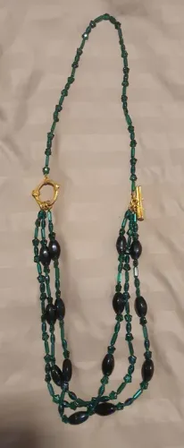 Colar  verde (R$ 25,00)