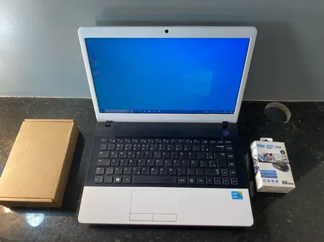 Notebook Samsung 300E - com garantia / novíssimo / aceito cartão