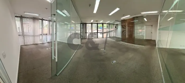 Conjunto Comercial à Venda na Chácara Santo Antônio, São Paulo/SP.