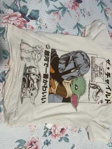 Camiseta baby yoda feminina