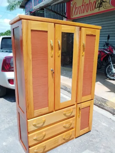 Guarda roupa de solteiro com espelho Novo.