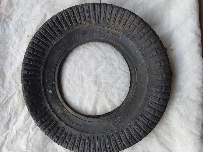 Pneu carrinho de mão 3,25x8