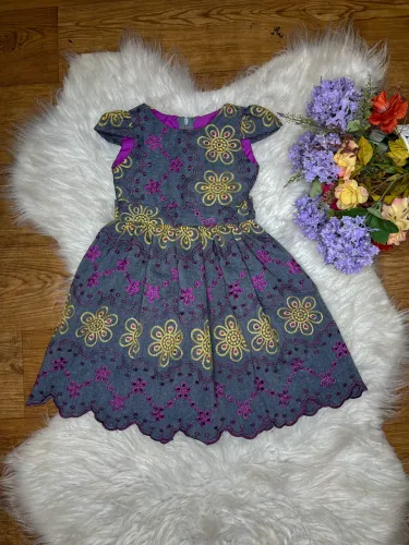 Vendo vestidos no atacado .