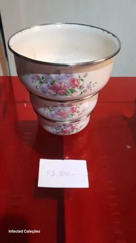 Jogo de tigelas esmaltadas com flores