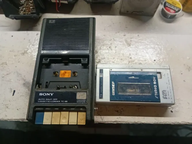 2 gravadores restauro ou pecas.