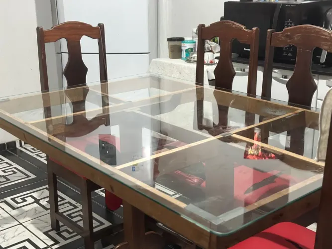 Mesa de Jantar de Vidro com Tampo de Madeira