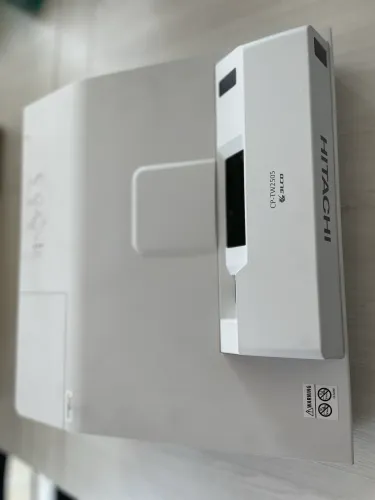 Projetor ultra short throw Hitashi PC TW2505