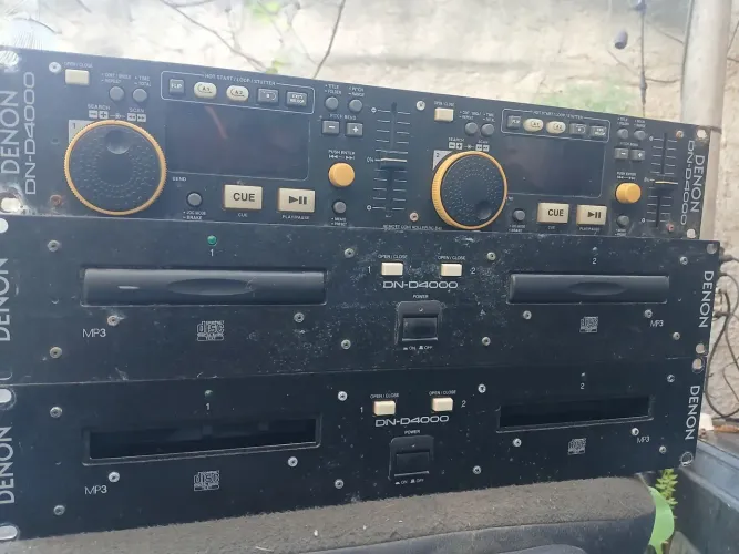 Denon DN-D4000 - Toca-CD/MP3 Profissional