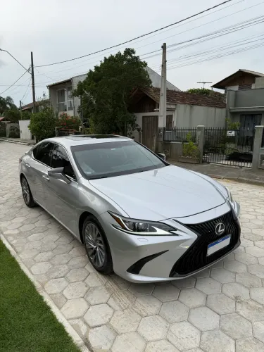 Lexus ES-300H ES300h 2.5 16V Aut. (hybrid) 2019