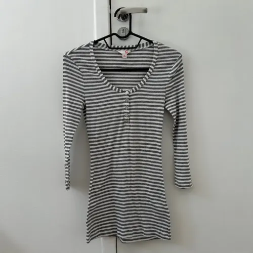 Blusa Listrada de Manga Guess Original