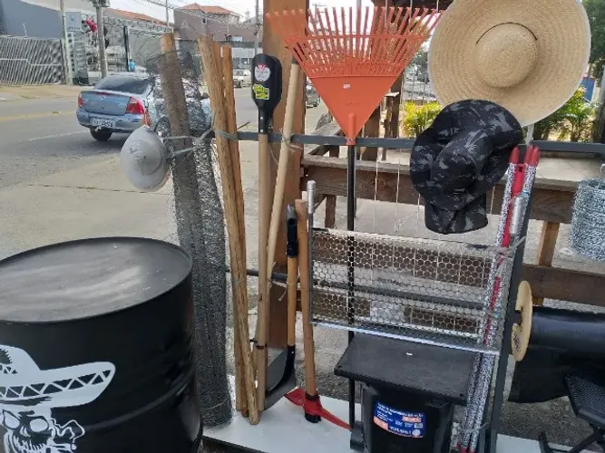 Ferramentas (Pa - Enxada - Cavadeira - Picareta - Rastelo)