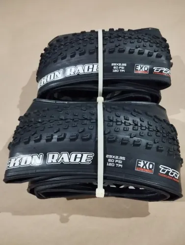 Par de pneus maxxis Rekon Race exo tr 2.35 aro 29 mtb 