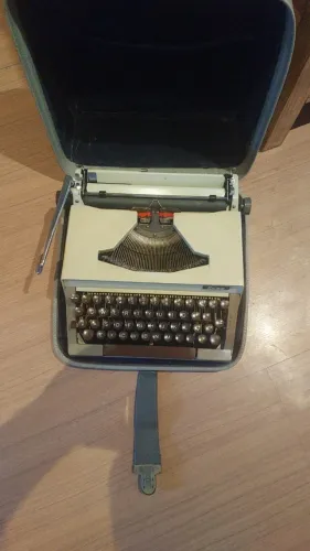Máquina de escrever Erika Antiga