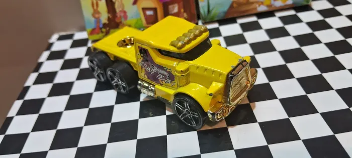 Hot Wheels Stunt Team Truck - Amarelo