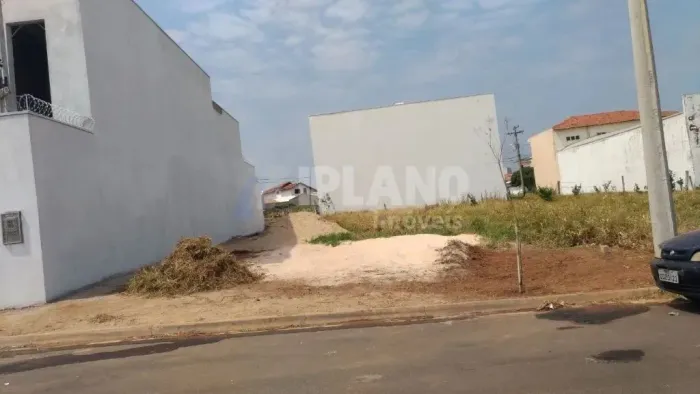 Venda de Terreno / Lote na cidade de São Carlos