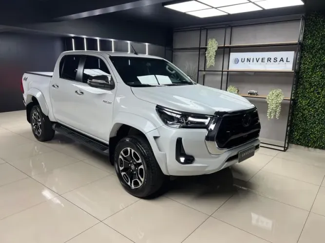 Toyota Hilux CD SRX Plus 4X4 2.8 TDI Die. Aut. 2024