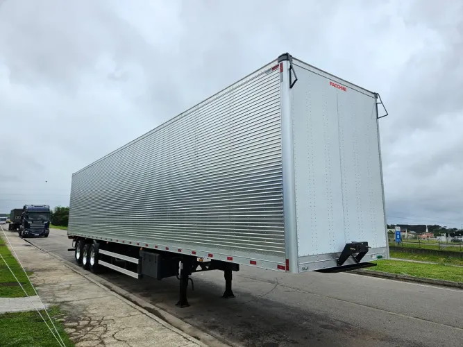 Baú Facchini 30 plts 15.40 x 2.90 zero km ano 2026 chapa xadrez roda de alumínio e pneus