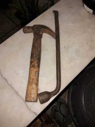 Martelo +chave de roda automotiva