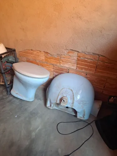 Vaso e pia de banheiro 