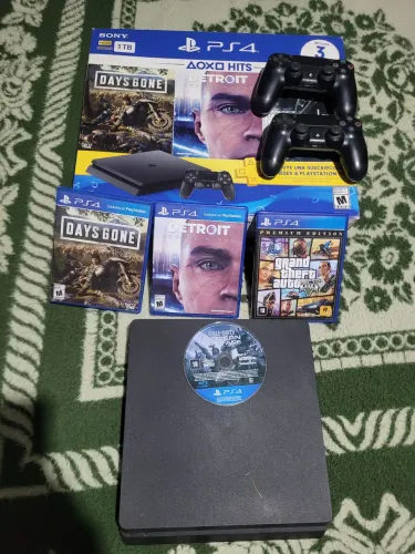 Ps4 slim muito novo com 1 Tb, 2 controles + 4 mídias físicas. Aceito propostas!