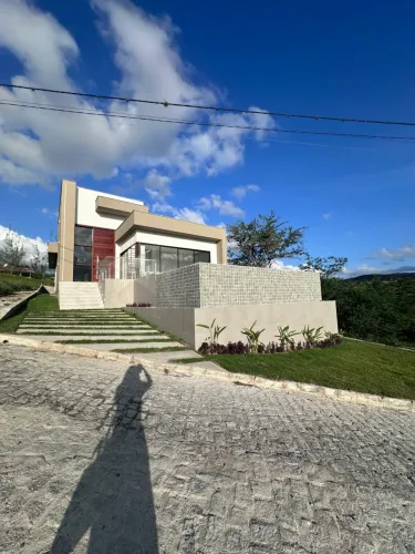 Casa em Gravatá - 4qts com Piscina em Condomínio