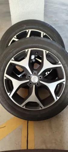 Vendo jogo de rodas aro 18 furação 5x100. Tala 7
