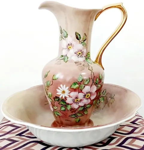 Jarro e Bacia ( Gomil) Porcelana Paraná Pintada à mão Floral