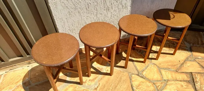 Banqueta ou mesinha 30 cm x 45cm