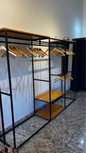 Vendo Móveis de Loja de Roupas Completa 