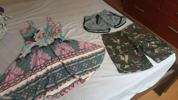Vendo vestido,short e bermuda nunca usado