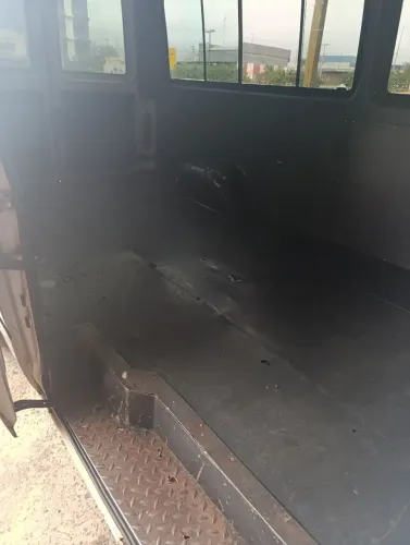 Vendo van Sprinter ou troco por Fiorino de meno valor pegar diferença em dinheiro 