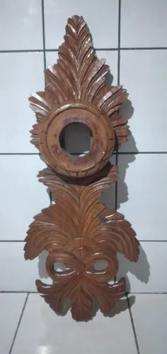 Moldura em madeira para relógio