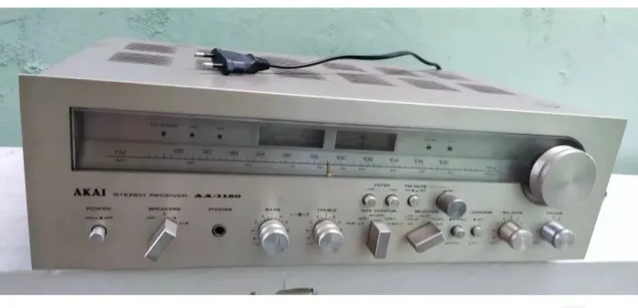 Receiver Akai AA-1150 Estéreo 50 Watts RMS p Canal 