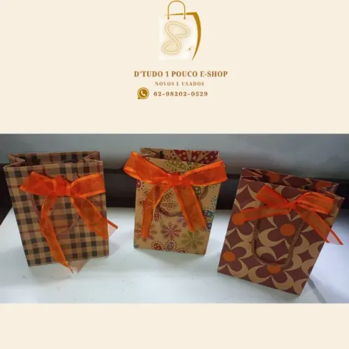Kit 06 Sacolas De Presente Kraft Floral Sortidas com laço de organza 14x11x5cm