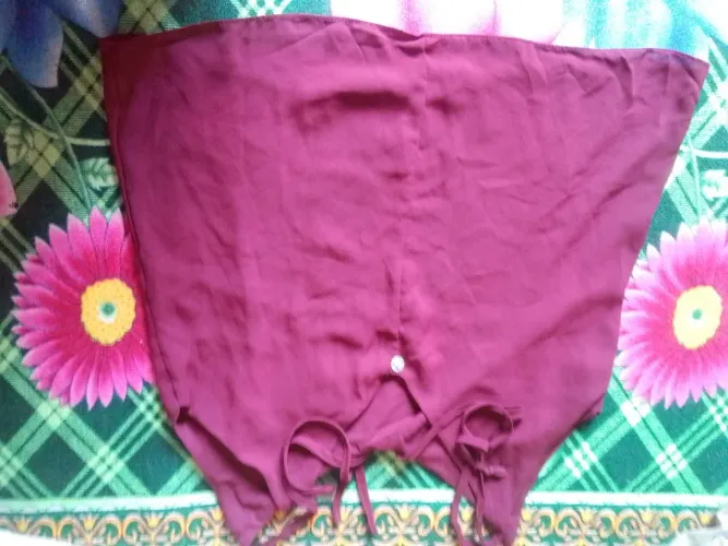 Camiseta Bordô Elegante