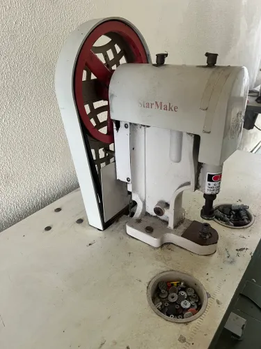 Máquina de Botão