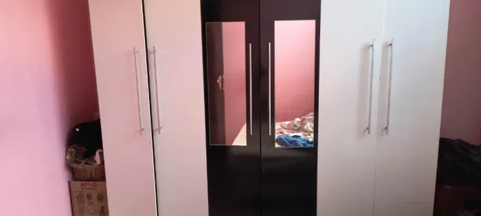 Guarda roupa casal 6 portas com espelho, em ótimo estado de conservação
