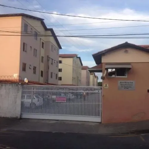 Aluga-se AP Condomínio Santíssima Trindade 