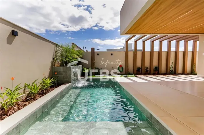 Casa à venda Jardins França 3 suítes, piscina aquecida, semi mobiliada 300 m² construíd